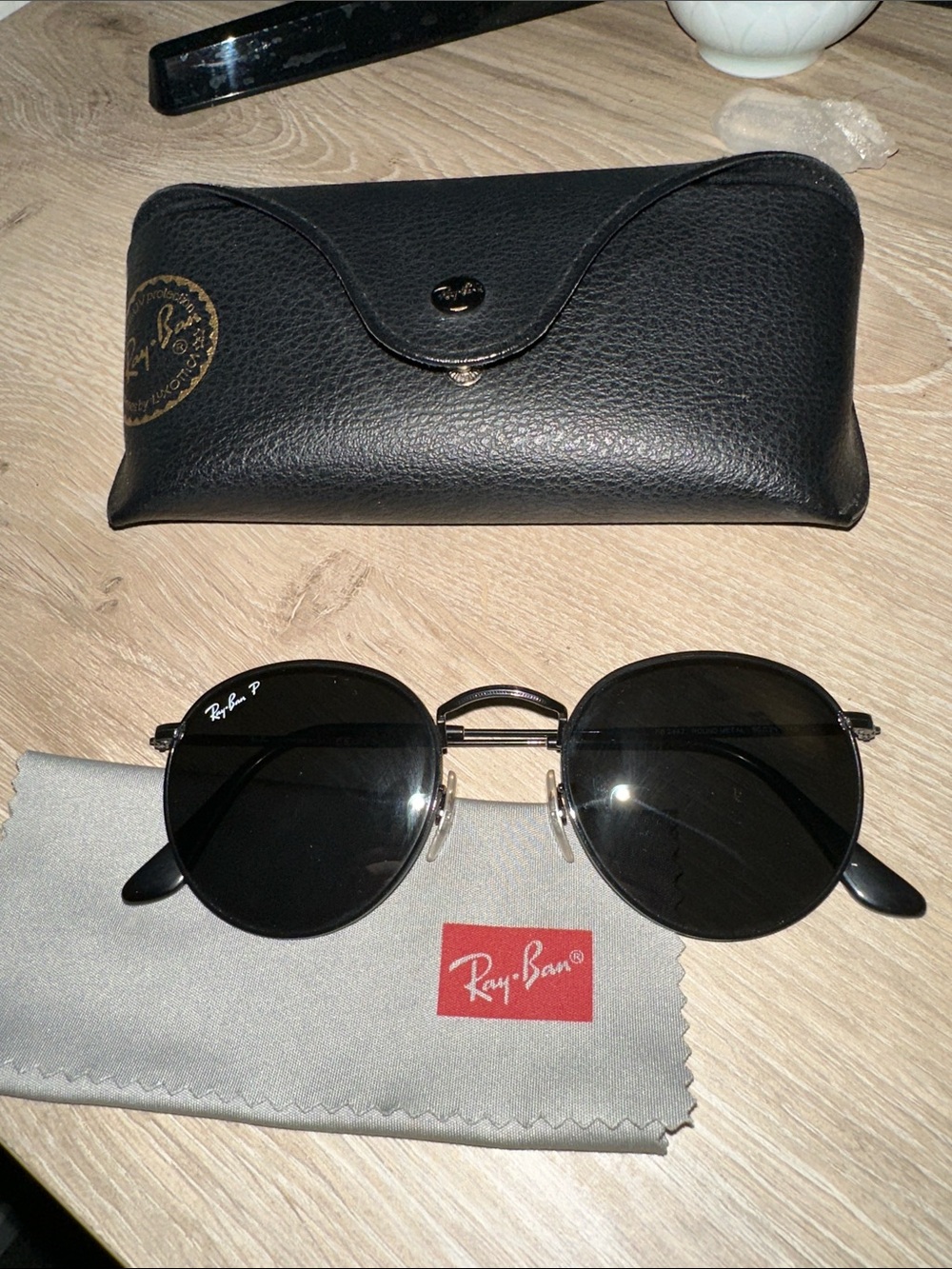 Ray-Ban Black Round Metal Sunglasses with Dark Lenses